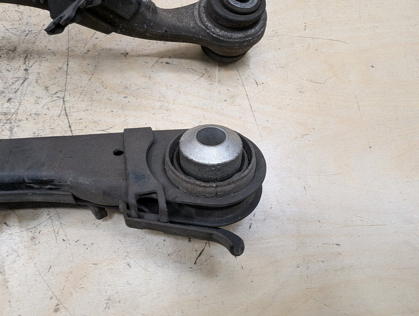 2016-2022 BMW 750i G12 Rear Right Passenger Control Arms SET 6861126