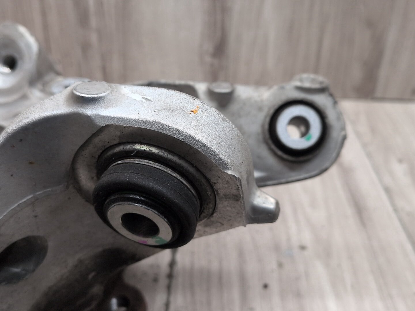 19-25 OEM BMW G20 330 M340 REAR Left Driver Side Knuckle Hub Spindle Bearing