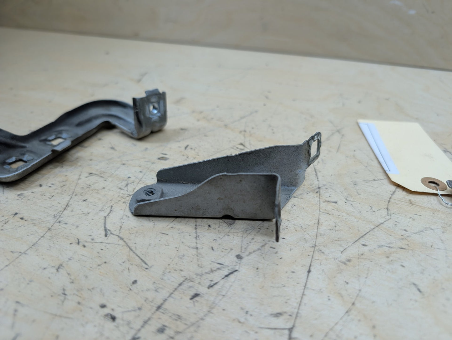 15-20 OEM BMW F80 F82 F83 M3 M4 Left Driver Fender Bracket Mount Carrier SET