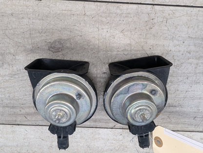 2007-2013 BMW 328i E93 Alarm Horns SET 7159421