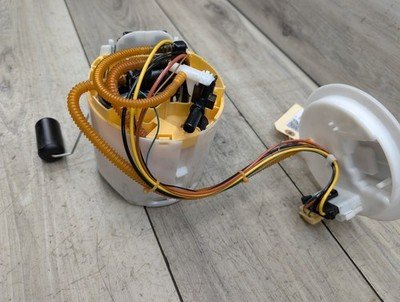 19-25 OEM BMW G05 G06 G07 X5 X6 X7 Rear Gas Tank Fuel Pump Sending Unit B58