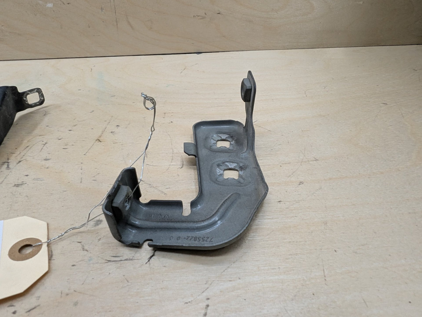 15-20 OEM BMW F80 F82 F83 M3 M4 Left Driver Fender Bracket Mount Carrier SET
