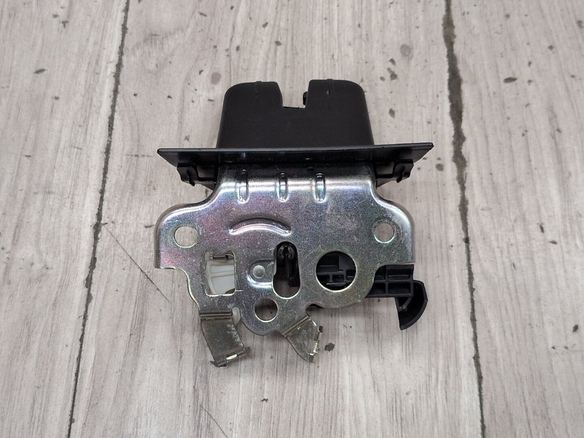 2015-2018 Audi Q3 8U Liftgate Trunk Lid Liftgate Lock Latch Actuator 8R0827505A OEM