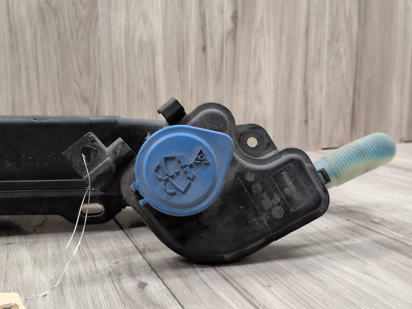2019 - 2026 BMW X5 G05 Windshield Reservoir Tank Assembly 7499828 N63B44M3
