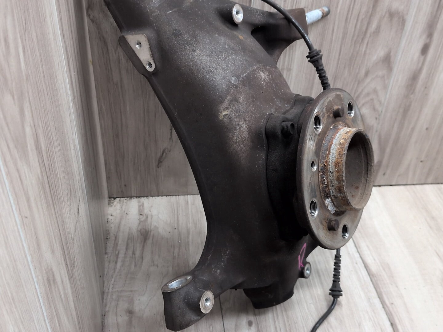 2012-2018 BMW M6 F06 Front Left Driver Spindle Knuckle w/ Bearing 2284053
