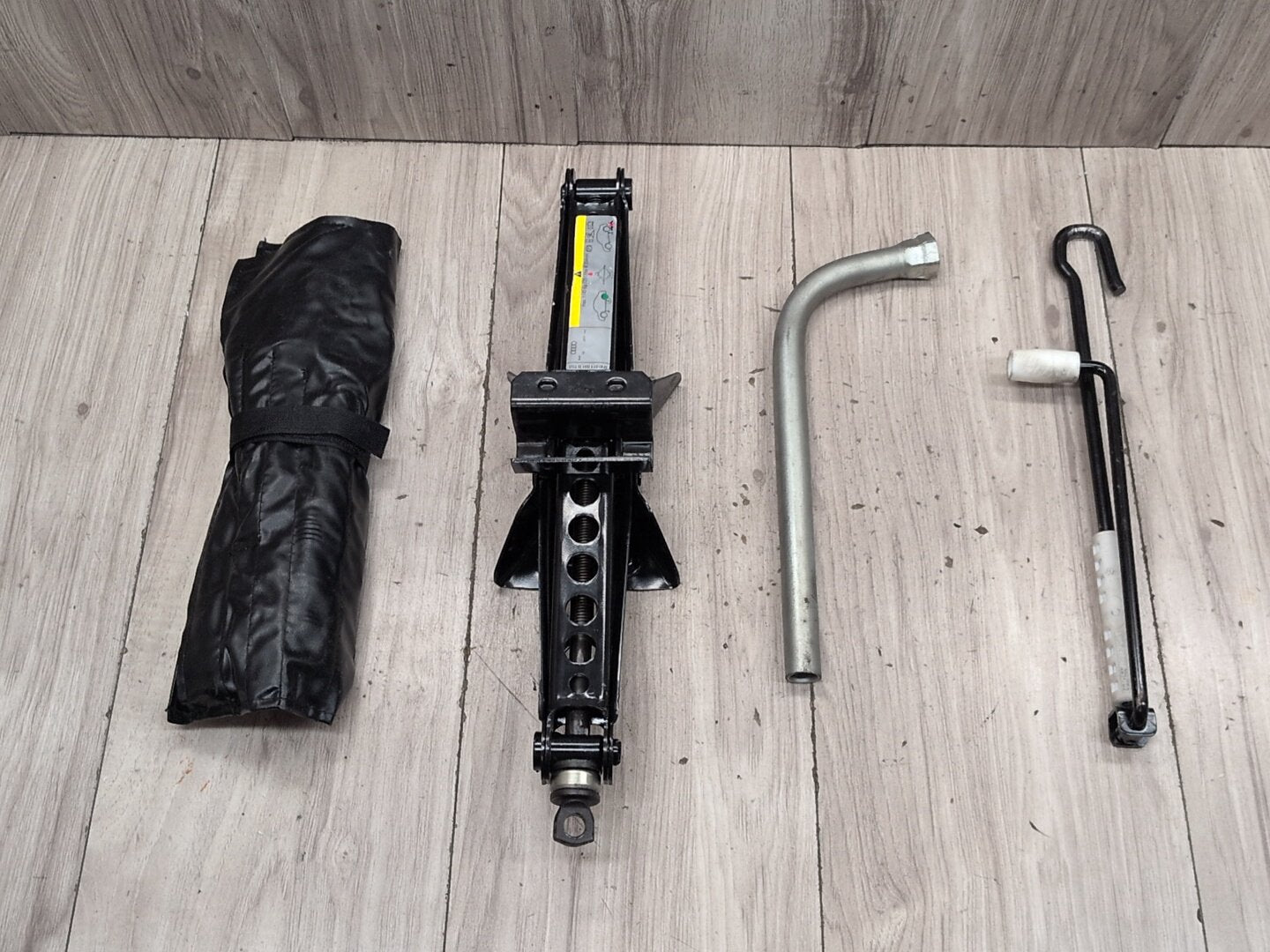 2015-2018 Audi Q3 8U Emergency Spare Wheel Rim Tire Tool Kit SET 5N0110031B