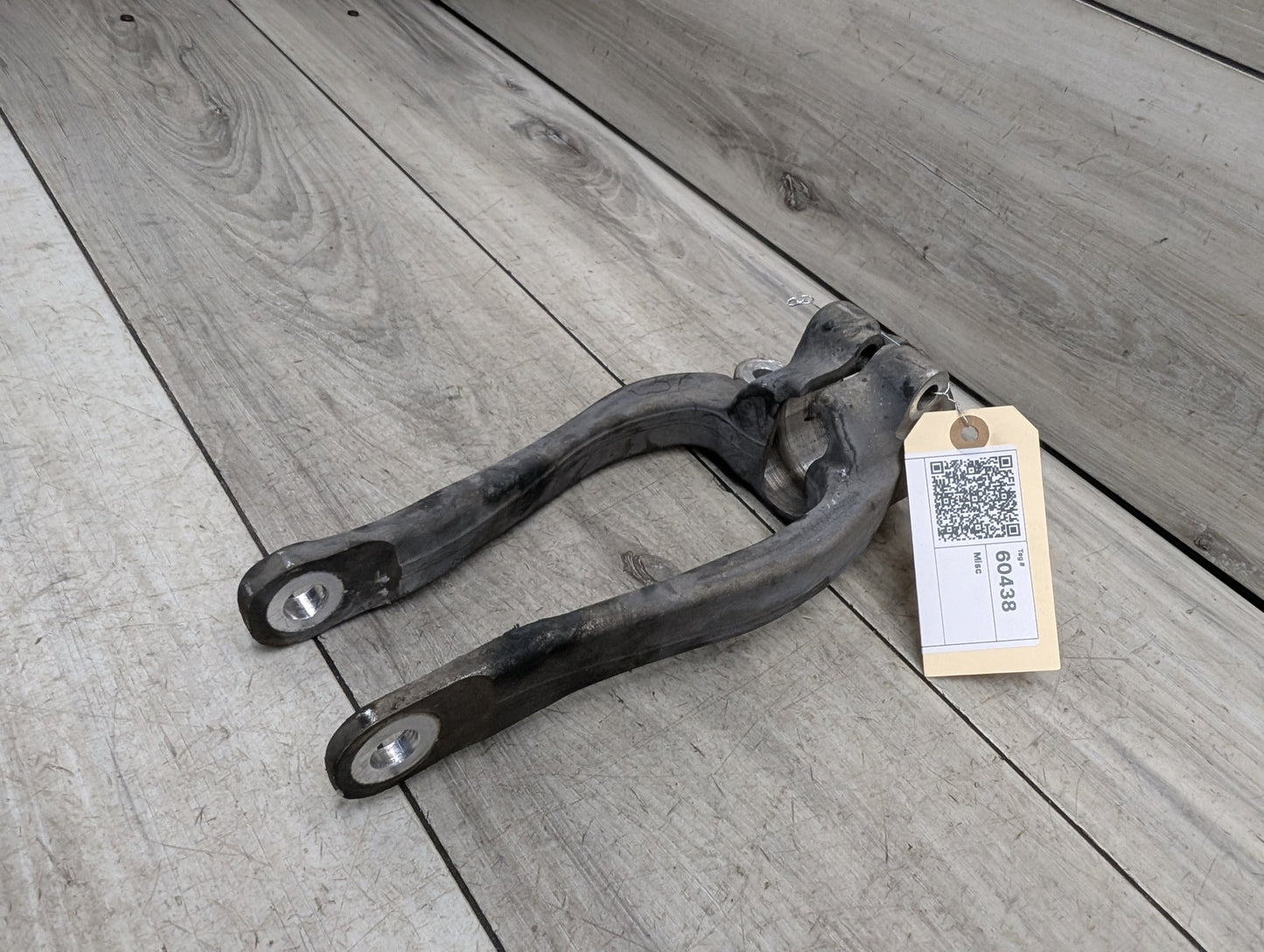 2017-2023 BMW 530i G30 Front Left Driver Spring Strut Shock Absorber Bracket 6861199