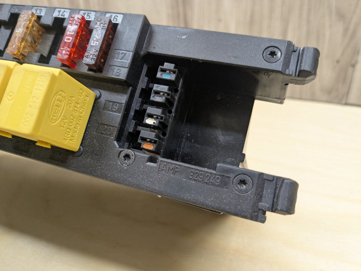 2009-2011 Mercedes-Benz SLK-Class R171 Rear Power Distribution Fuse Box OEM