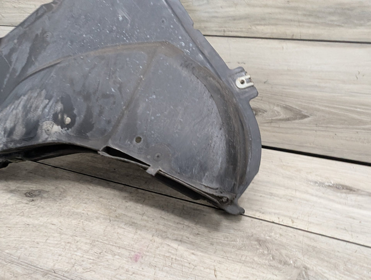 17-20 BMW 530i 540i 530e Front Driver Left Inner Fender Liner Underbody Cover