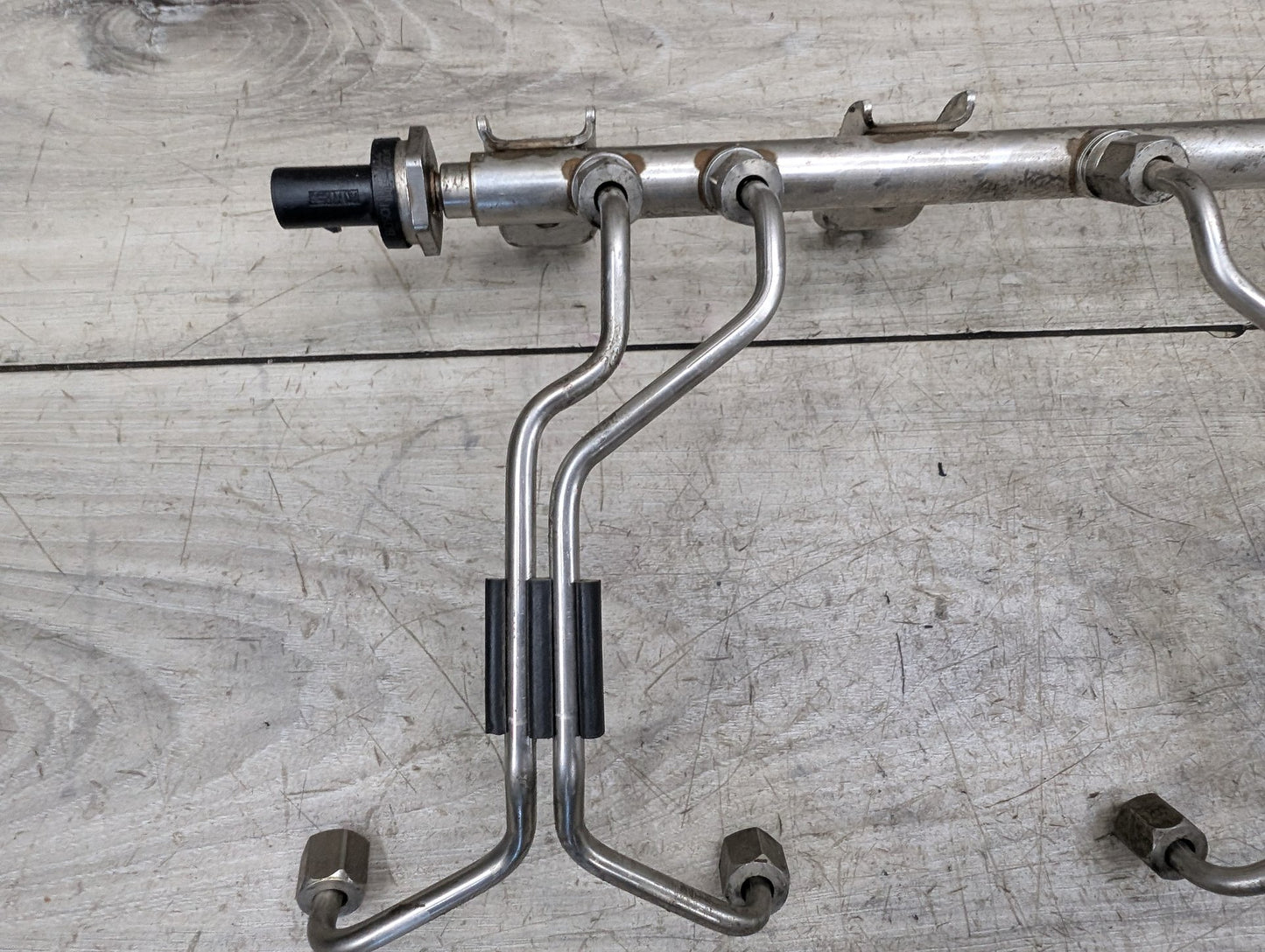 OEM BMW E82 E84 E90 E92 135 335 Engine N55 High Pressure Fuel Injector Line Rail