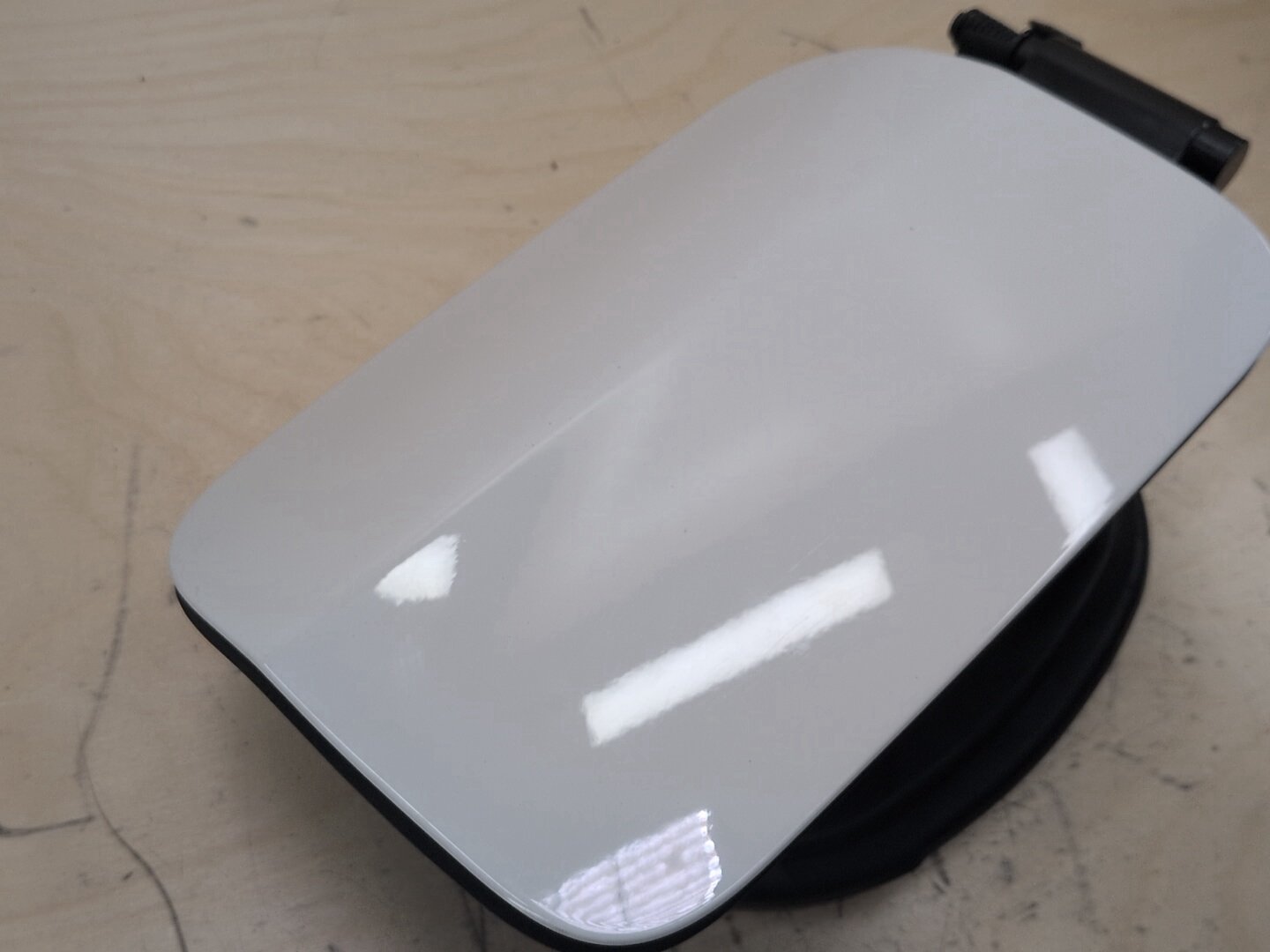 2018-2024 BMW X3 G01 Gas Cover Assembly 7405751