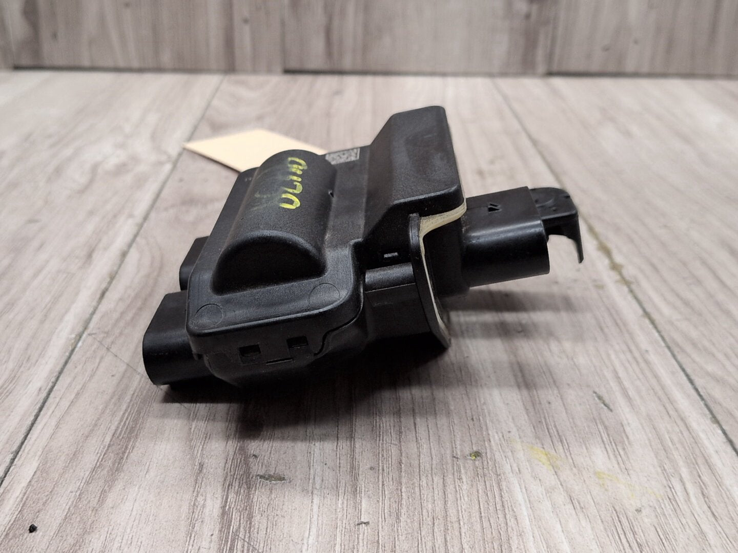 2014 - 2018 BMW X5 F85 Rear Battery B+ Terminal Junction Point Relay Fuse Box 9285503 S63B44T2