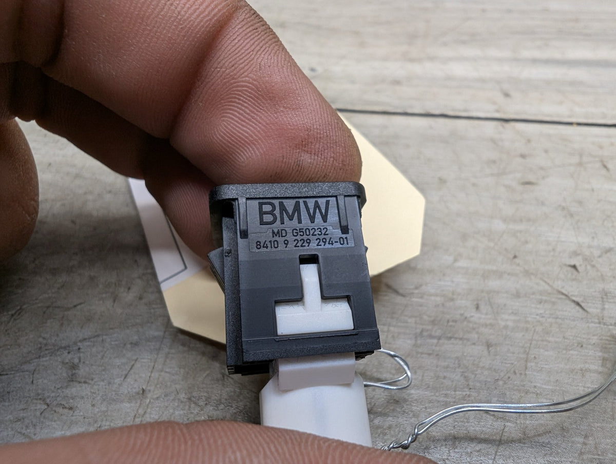 2016-2022 BMW 750Li G12 AUX/ USB Charger Port Socket 9229294 OEM