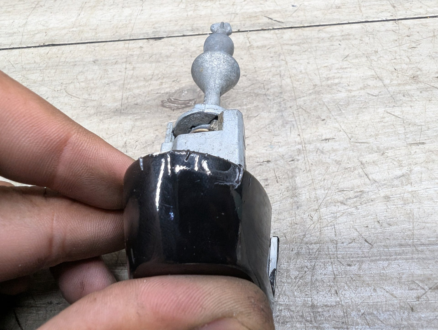 2011 BMW 328i E90 Front Left Driver Key Lock Mechanism w/ Key 7162427