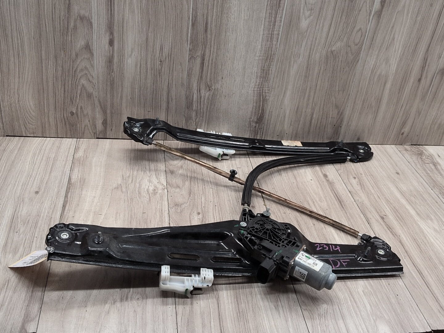 2011 - 2017 BMW X3 F25 Front Left Driver Door Window Glass Regulator w/ Motor 7258533 N20B20O0