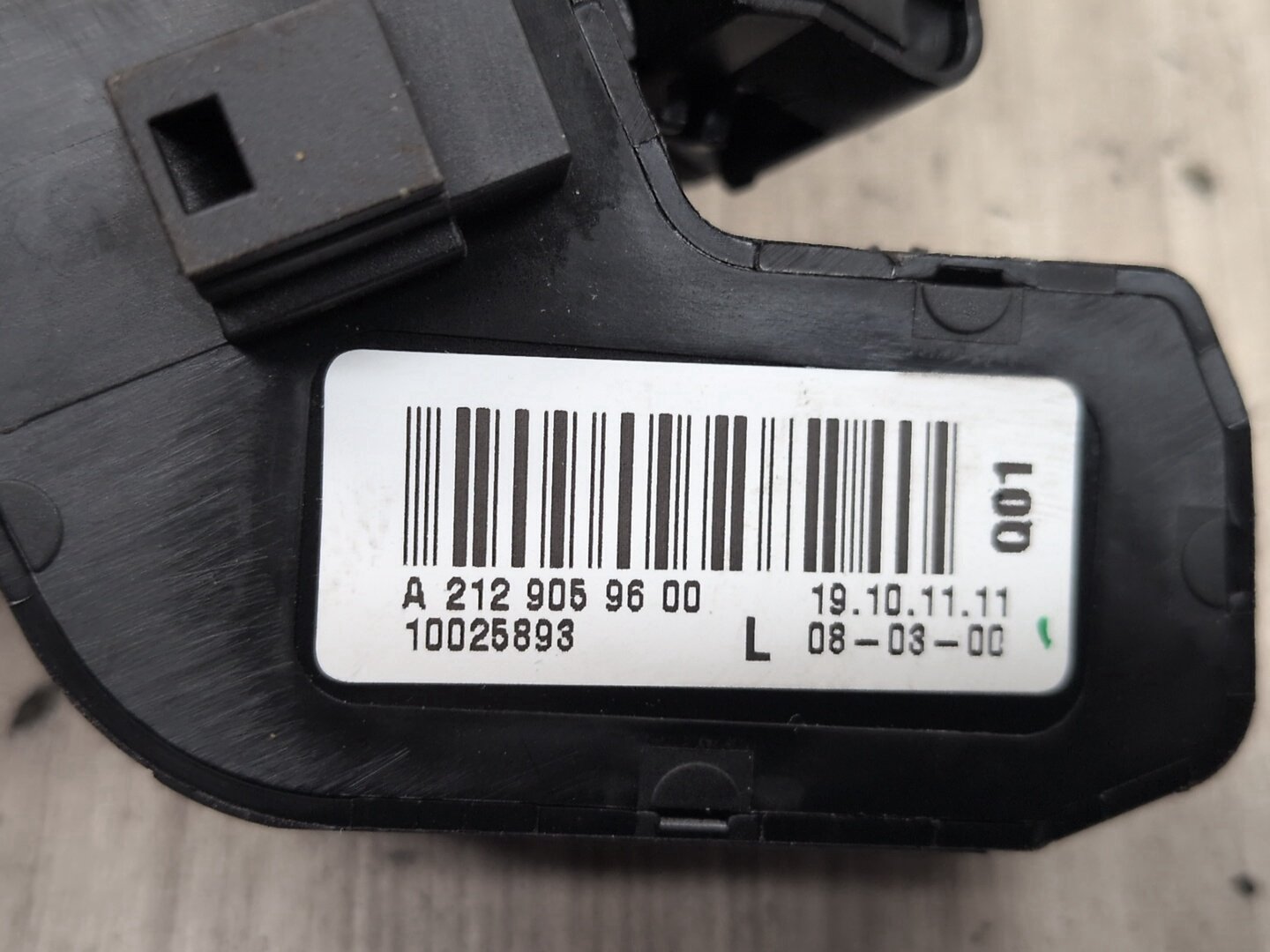 2009-2012 Mercedes-Benz E550 W212 Front Left Driver Seat Control Switch A2129069600 OEM