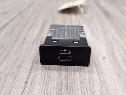 OEM BMW F48 F97 G01 G20 G22 G23 G26 G30 USB Type C Socket Charger Port Connector