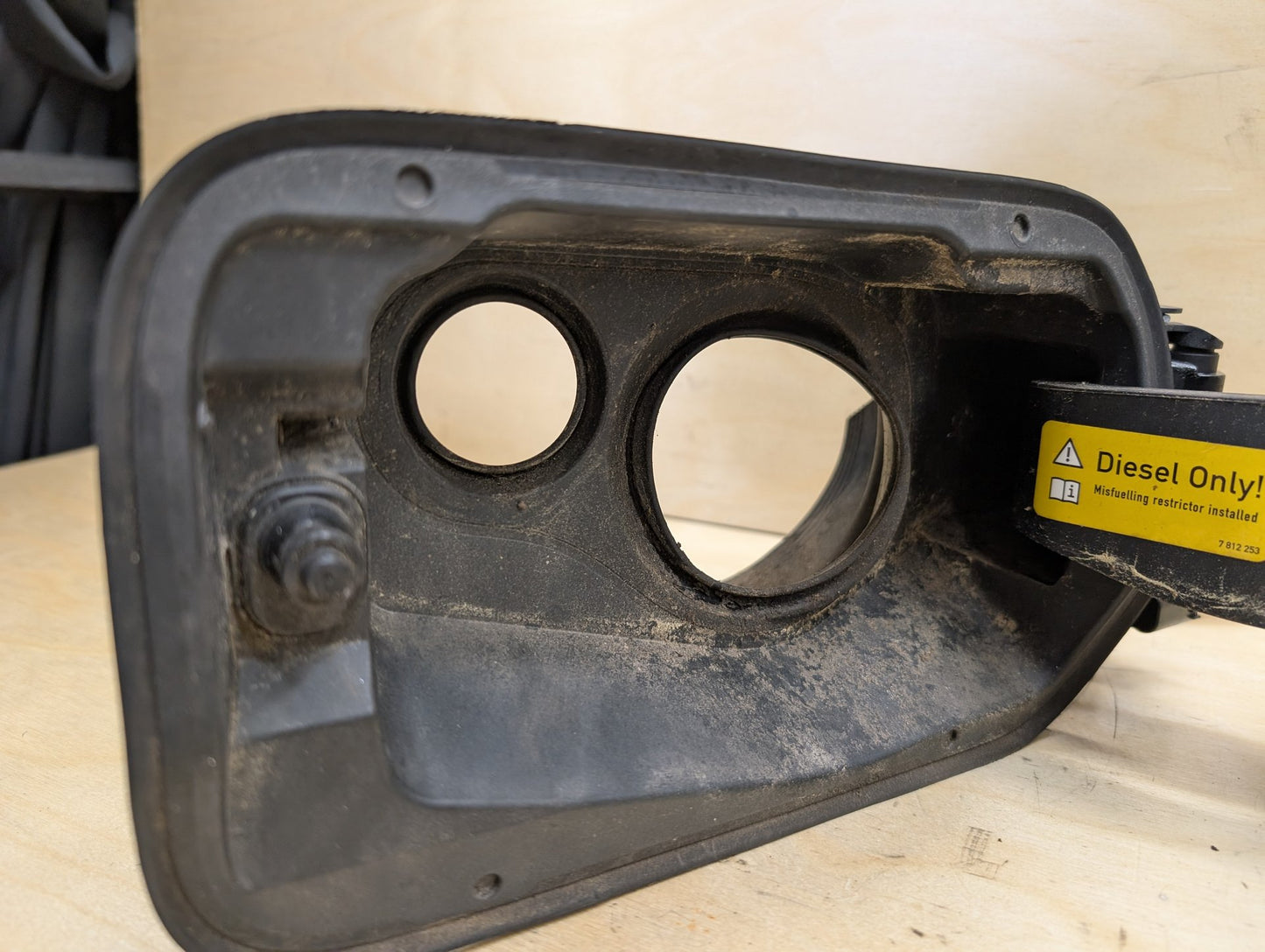 14-20 OEM BMW F32 F82 M4 Gas Fuel Tank Filler Door Cap Lid Cover Assembly