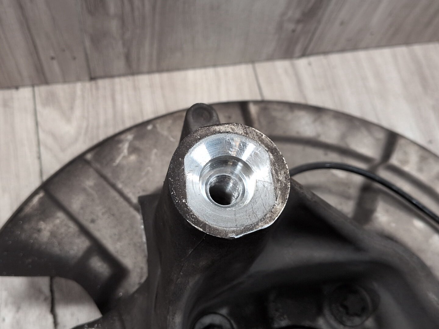 2012-2018 BMW M6 F06 Rear Left Driver Spindle Knuckle w/ Bearing 2284141