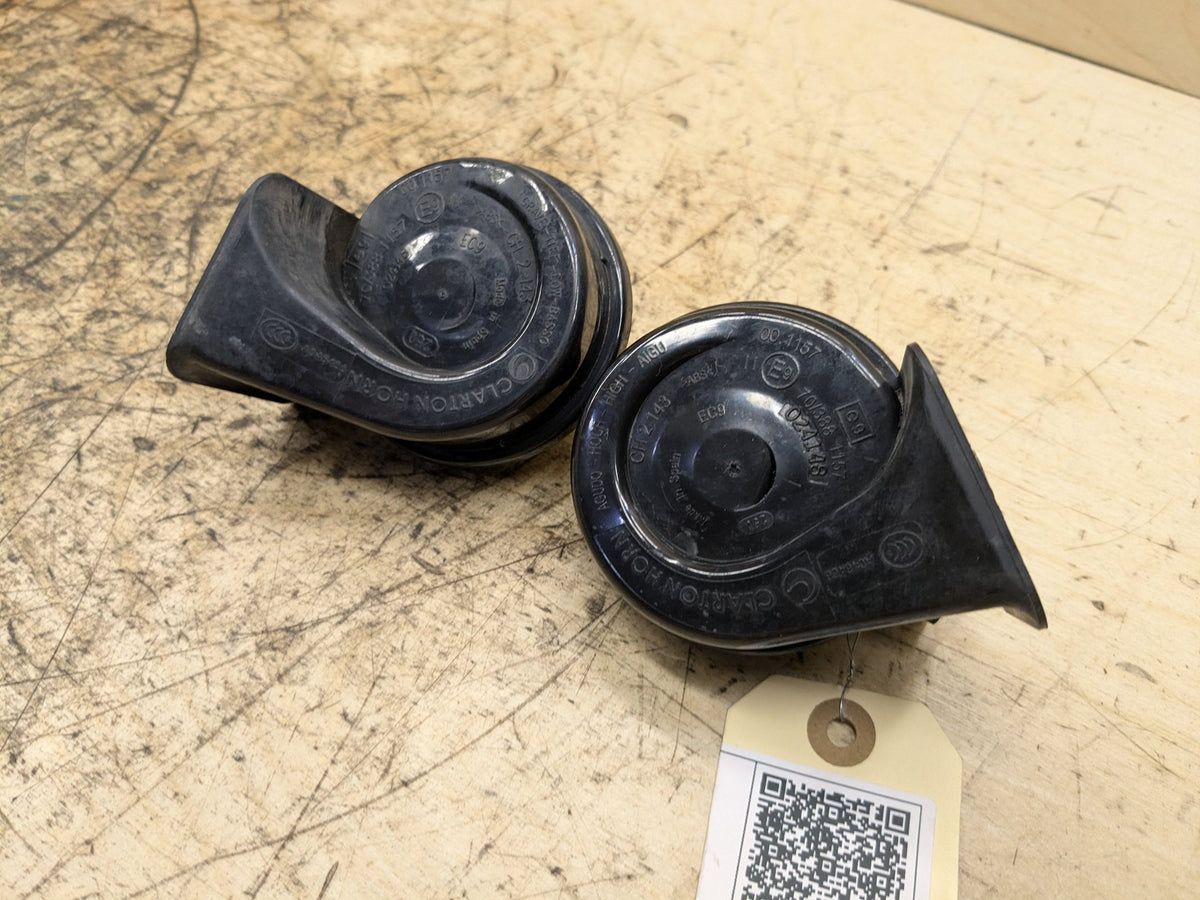 2008-2013 BMW 135i E88 Alarm Horns SET 7192551 OEM
