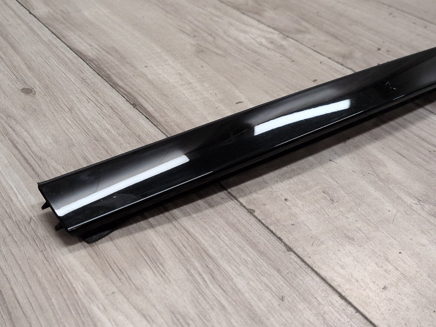 2019 - 2026 BMW X5 G05 Left Driver Side Windshield Drip Molding Trim 7463527 N63B44M3
