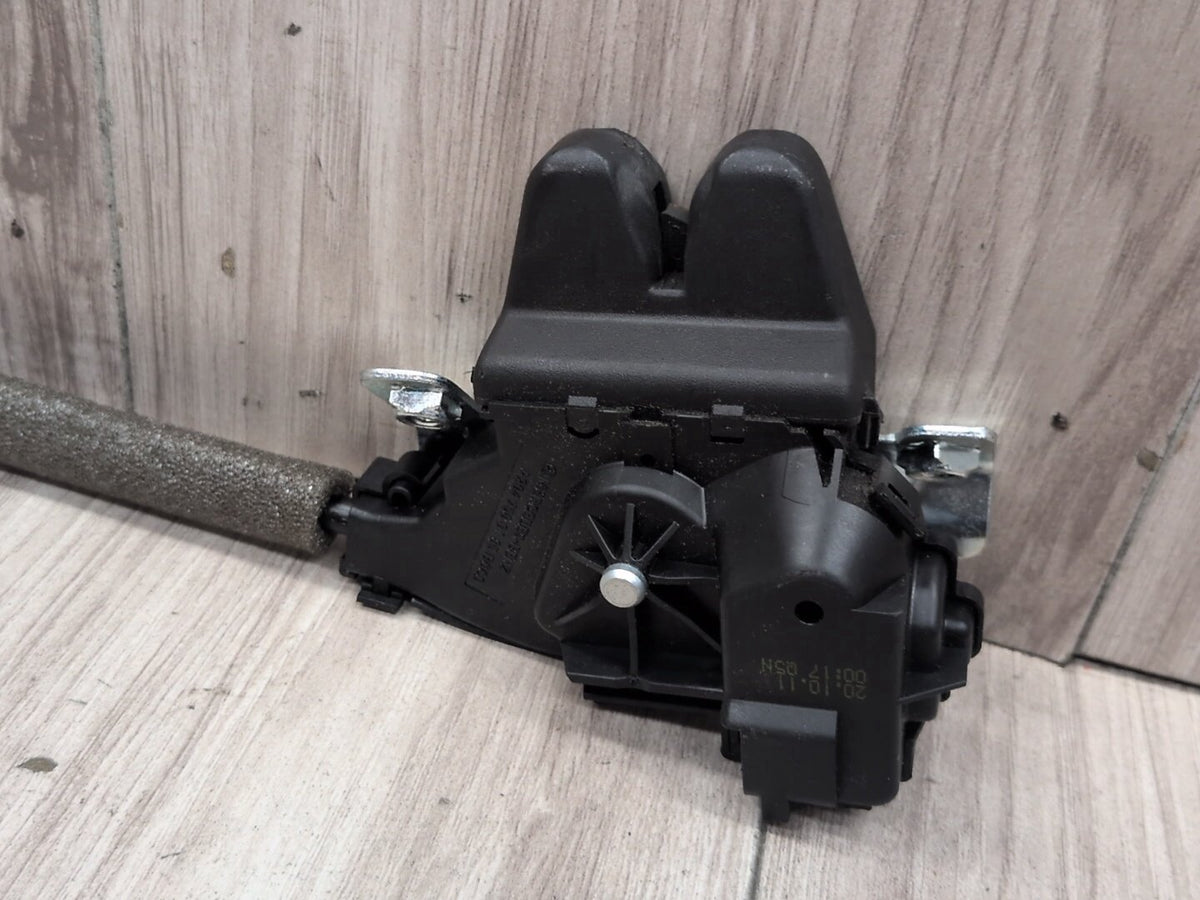 2009-2012 Mercedes-Benz E550 W212 Liftgate Trunk Lid Liftgate Lock Latch Actuator A2047500185 OEM