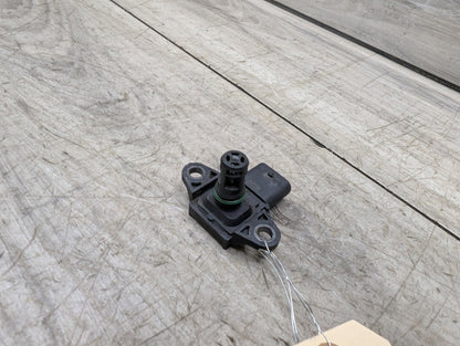 2014 - 2018 BMW X5 F15 Manifold Absolute Pressure (MAP) Sensor 7599042 N63B44O1