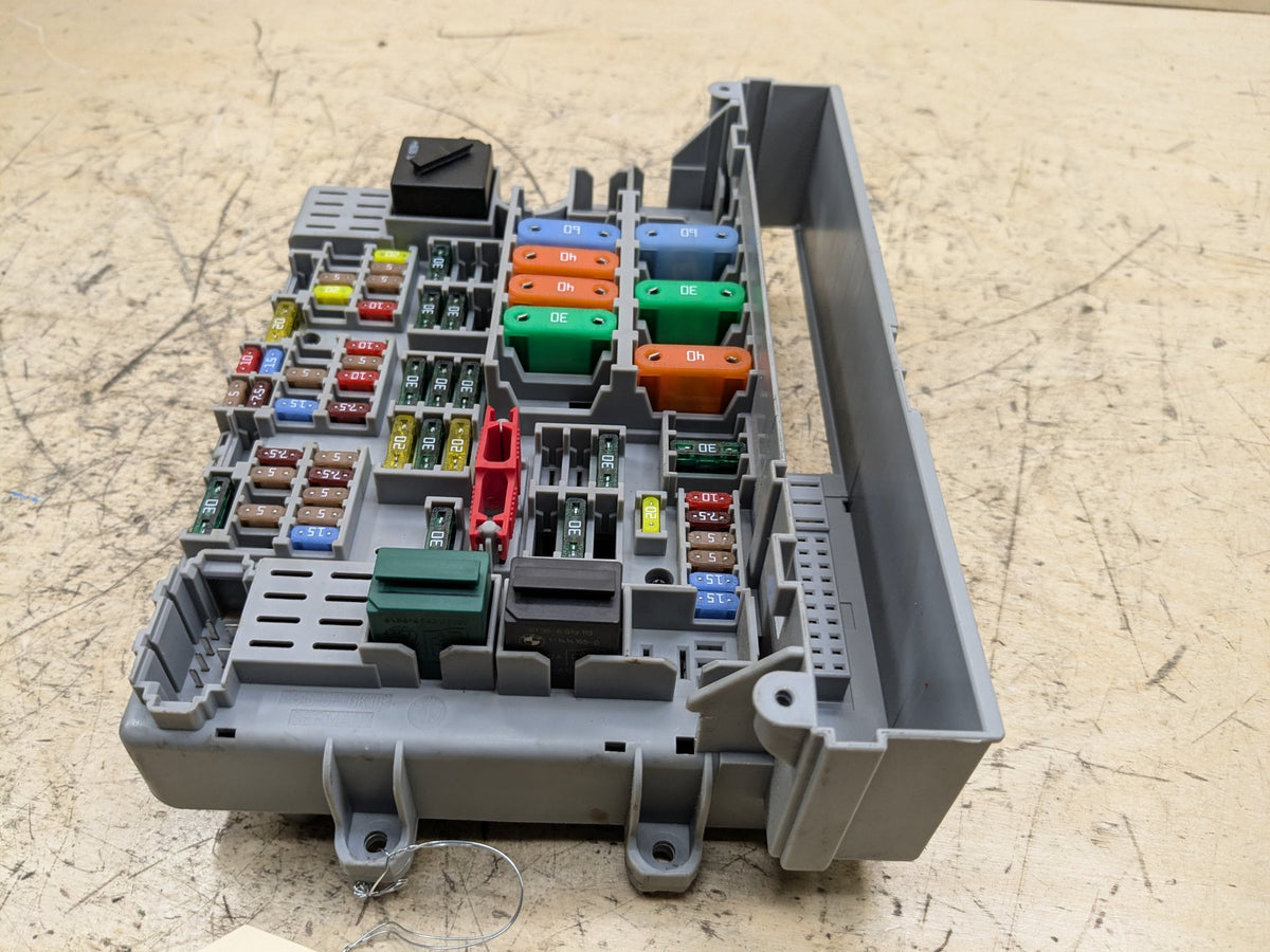 2007-2013 BMW 335i E92 Front Power Distribution Fuse Box 6906622 OEM