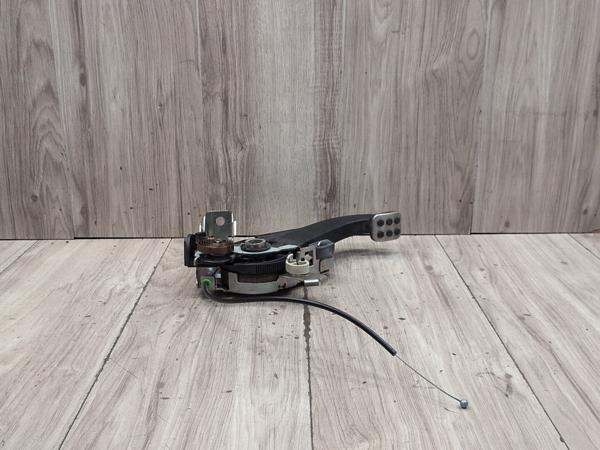 2009-2012 Mercedes-Benz E550 W212 Parking Brake Pedal Assembly A2044201584 OEM