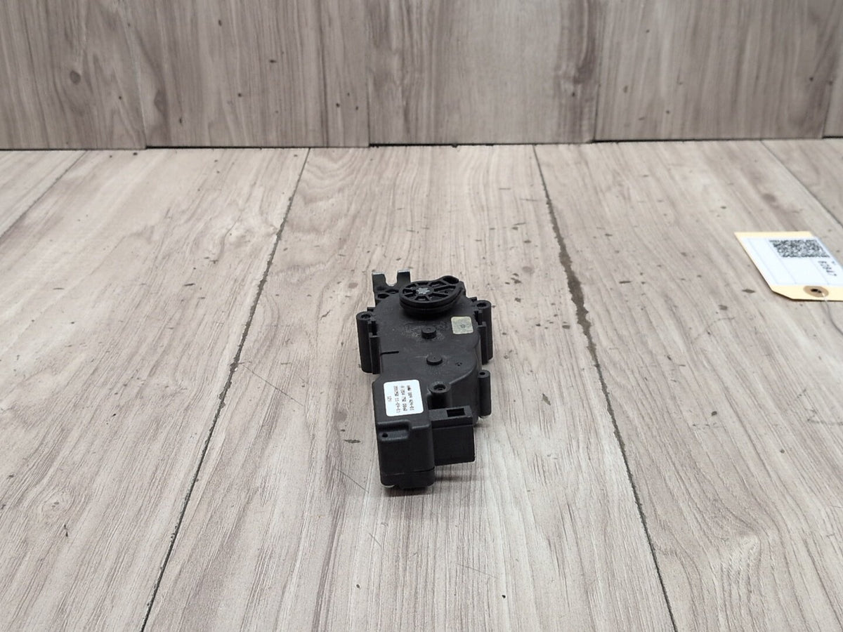 2009-2012 Mercedes-Benz E550 W212 Liftgate Trunk Lid Liftgate Lock Latch Actuator A2047500060 OEM