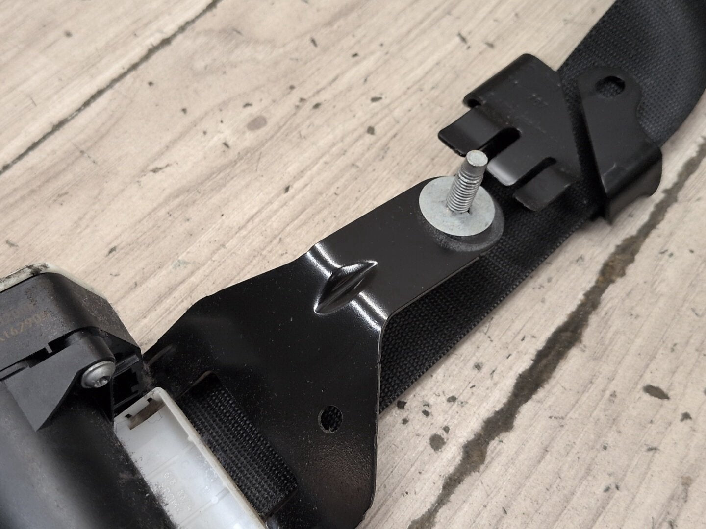 2009-2012 Mercedes-Benz E550 W212 Front Left Driver Seatbelt Seat Belt Retractor 620048200 OEM