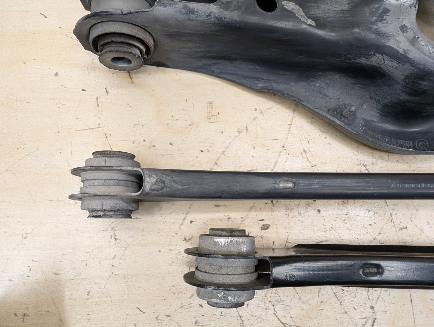 2012-2018 BMW 320i F30 Rear Left Driver Control Arms SET 6792539