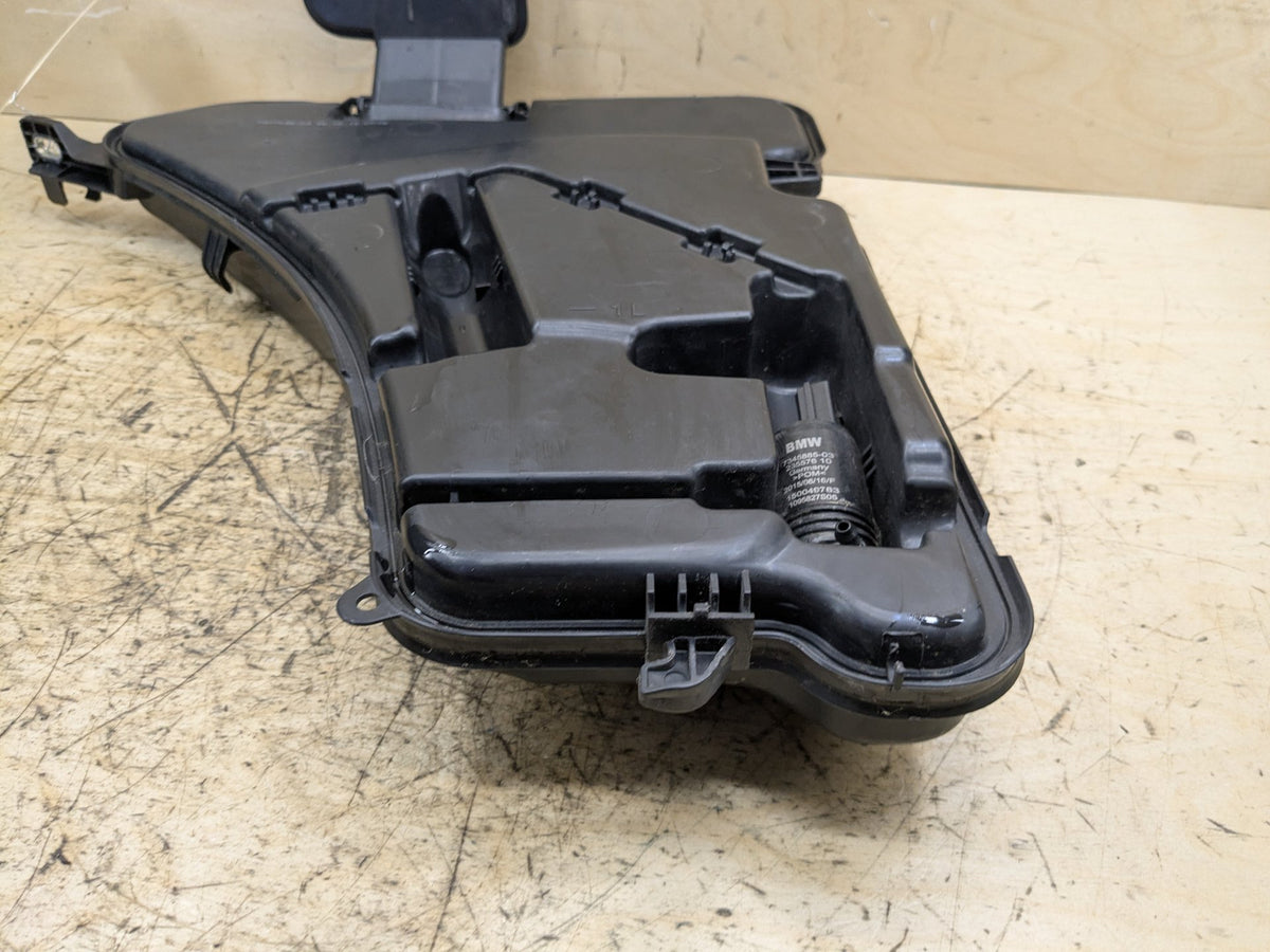 OEM BMW G12 G30 540 M550 750 M760 Windshield Wiper Washer Reservoir Tank Pump