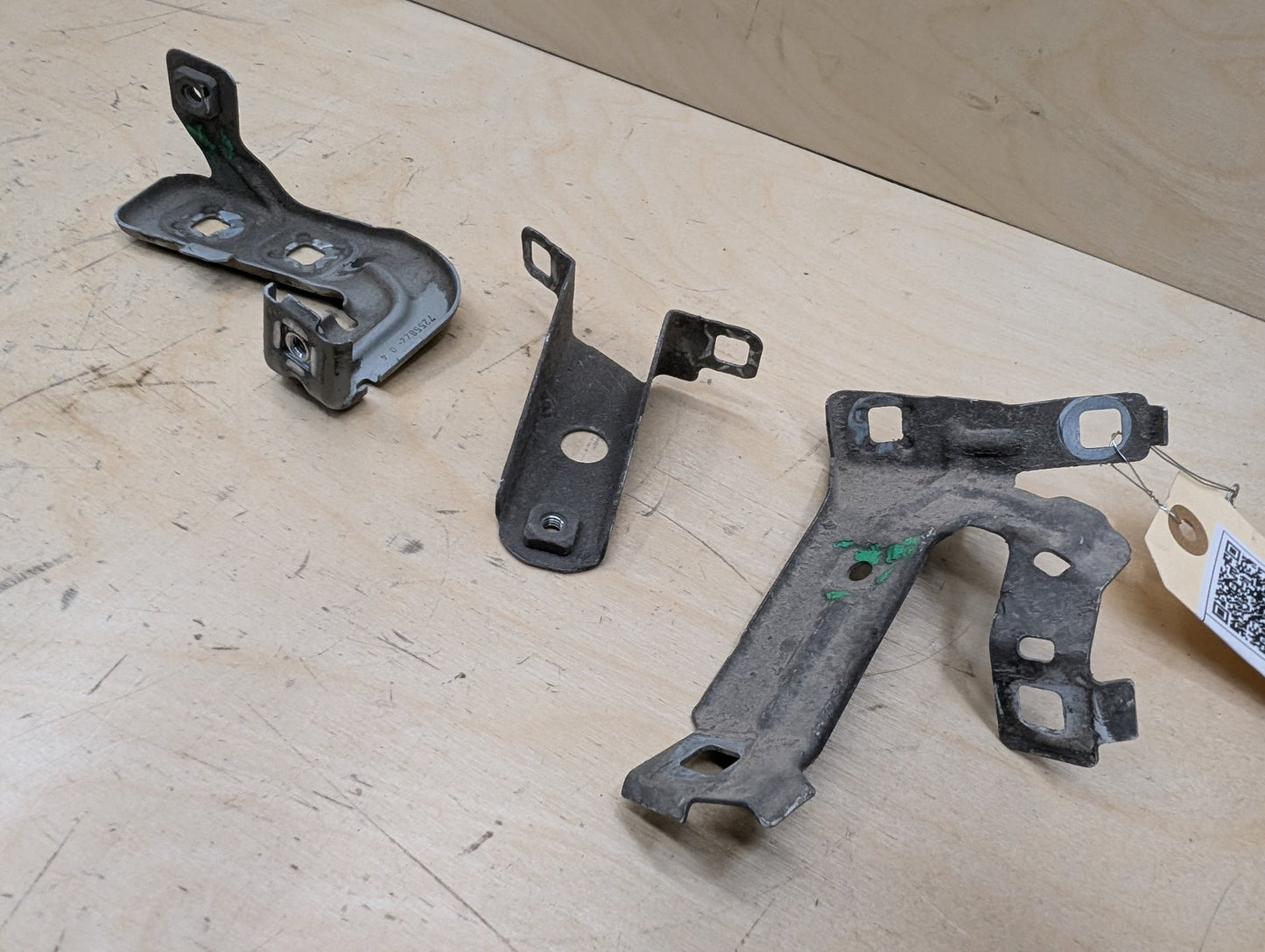 15-20 OEM BMW F80 F82 F83 M3 M4 Left Driver Fender Bracket Mount Carrier SET