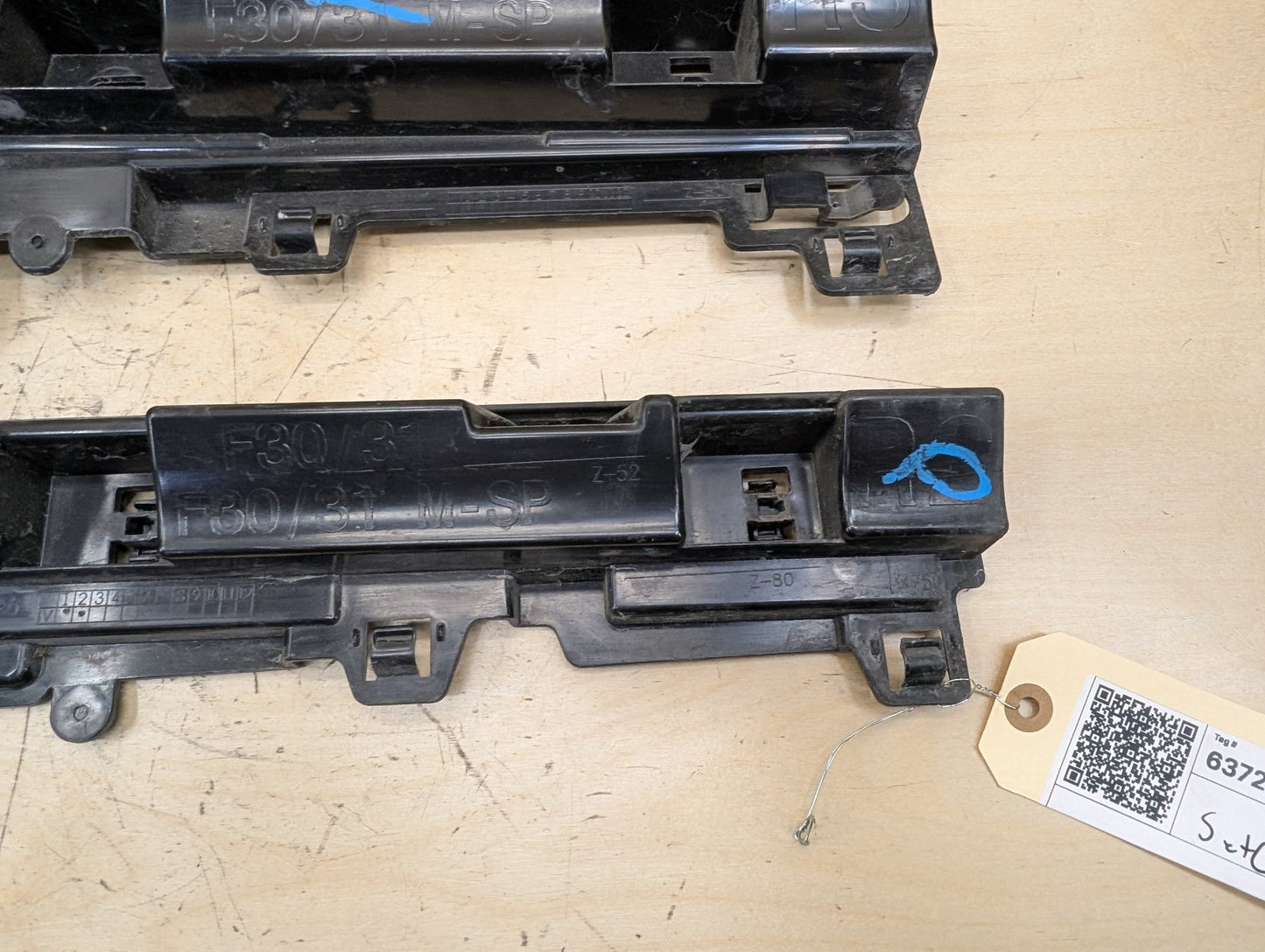2012-2018 BMW 320i F30 Right Passenger Side Skirt Rocker Panel Brackets SET 7256920