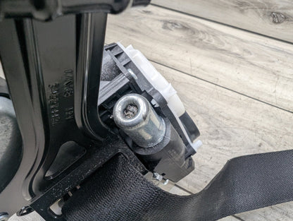 2018 - 2023 BMW X3 G01 Front Right Passenger Seatbelt Seat Belt Retractor 7469962 B58B30M0