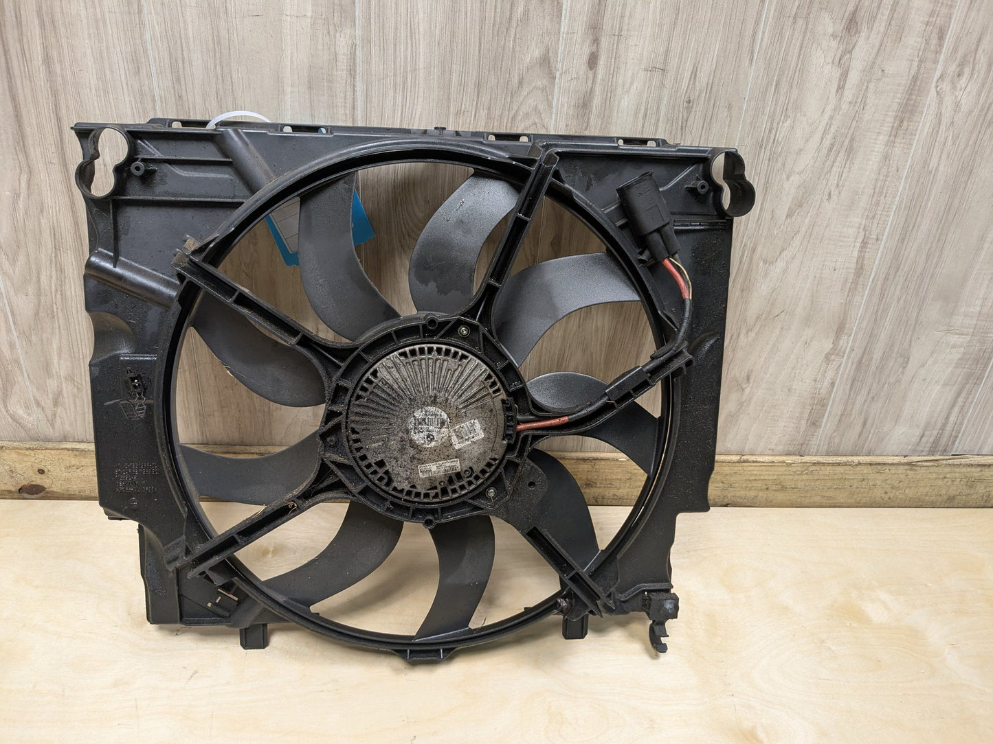 2008-2010 BMW 535i E60 Radiator Fan Shroud Housing w/ Motor 7603658 850w