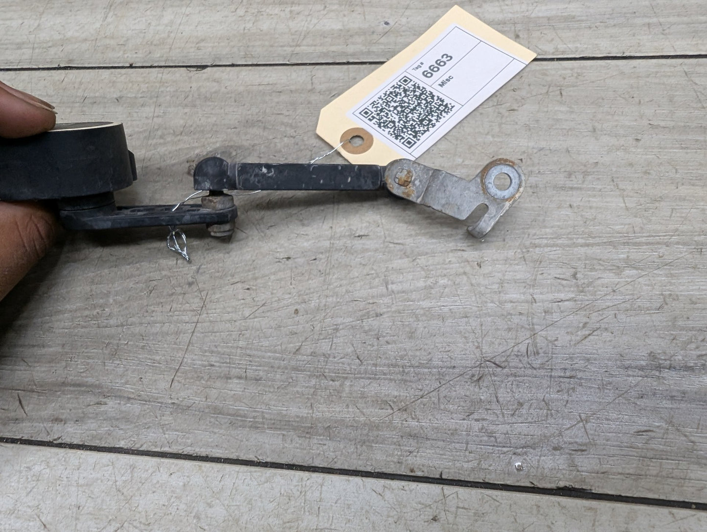 2017-2023 BMW 530i G30 Suspension Height Level Sensor 2959574