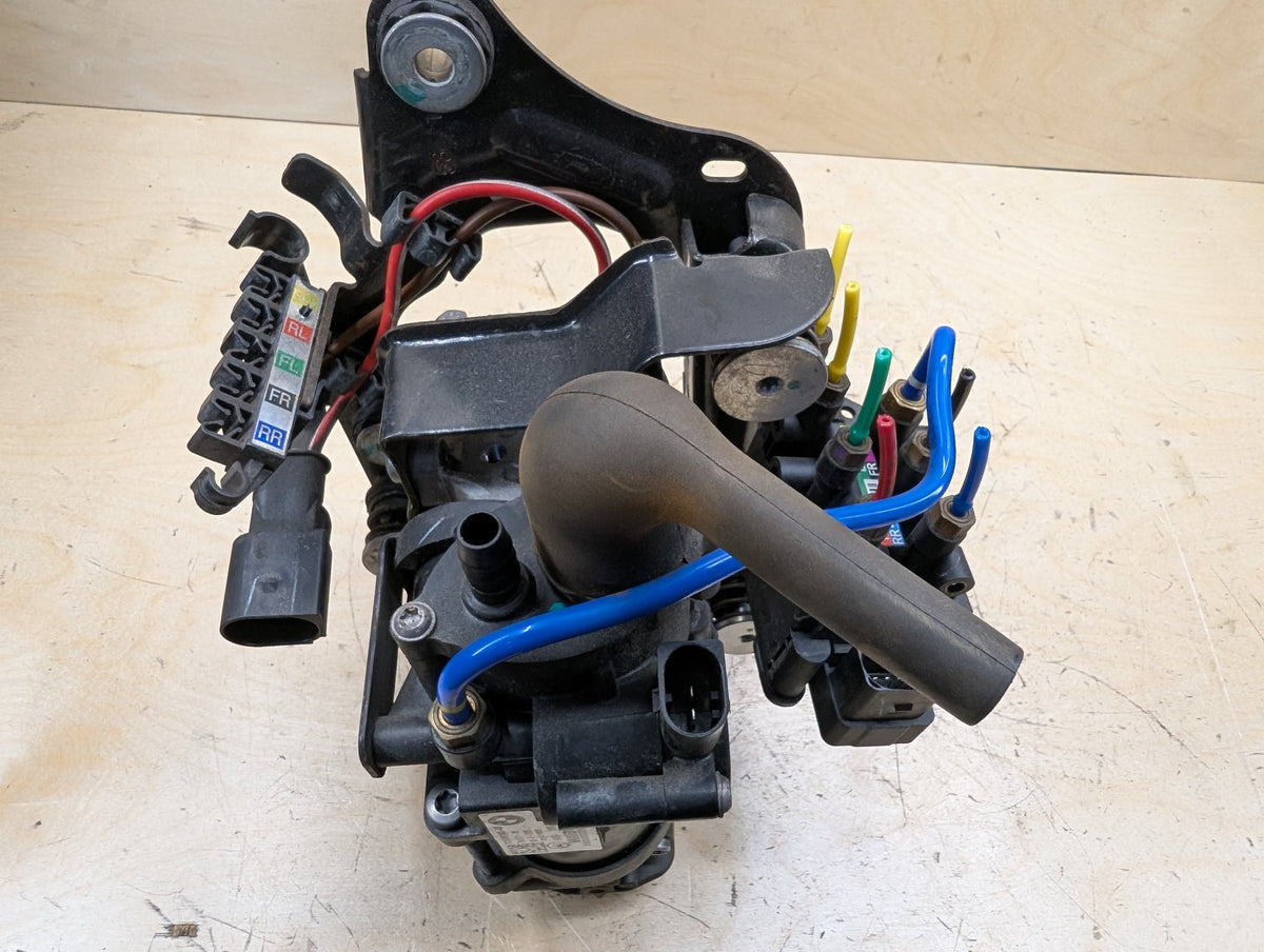 16-22 OEM BMW G11 G12 740 750 M760 Air Suspension Compressor Pump Module Motor