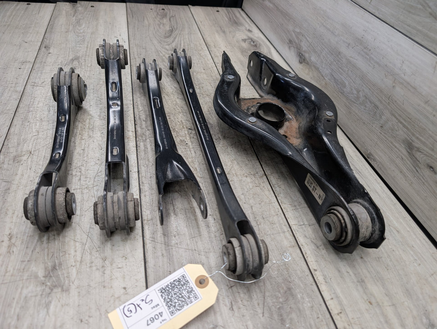 2019 - 2026 BMW 330i G20 Rear Left Driver Control Arms SET 6867541 B46B20O1