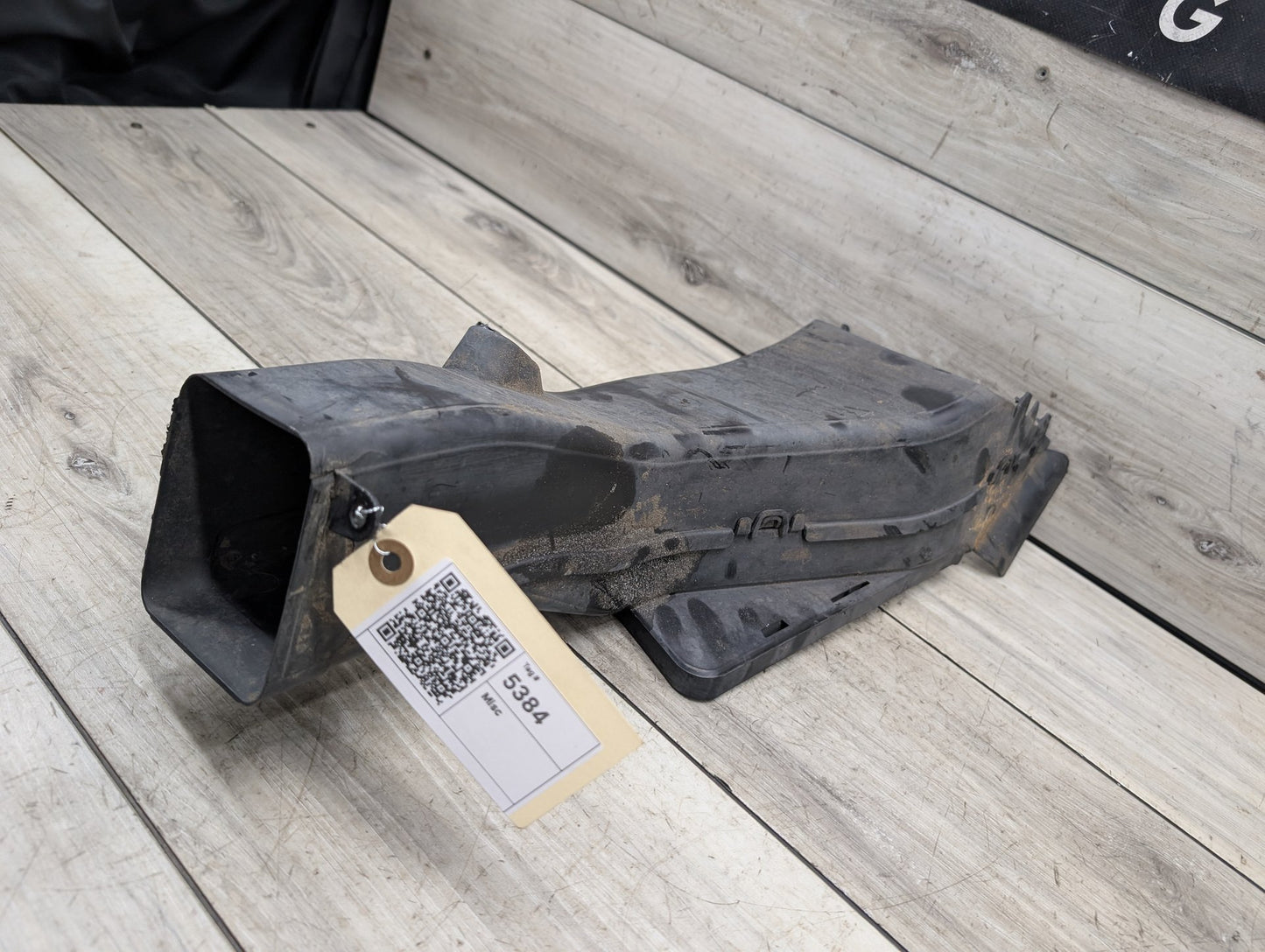 2007-2013 BMW X5 E70 Right Passenger Brake Air Duct 7222878