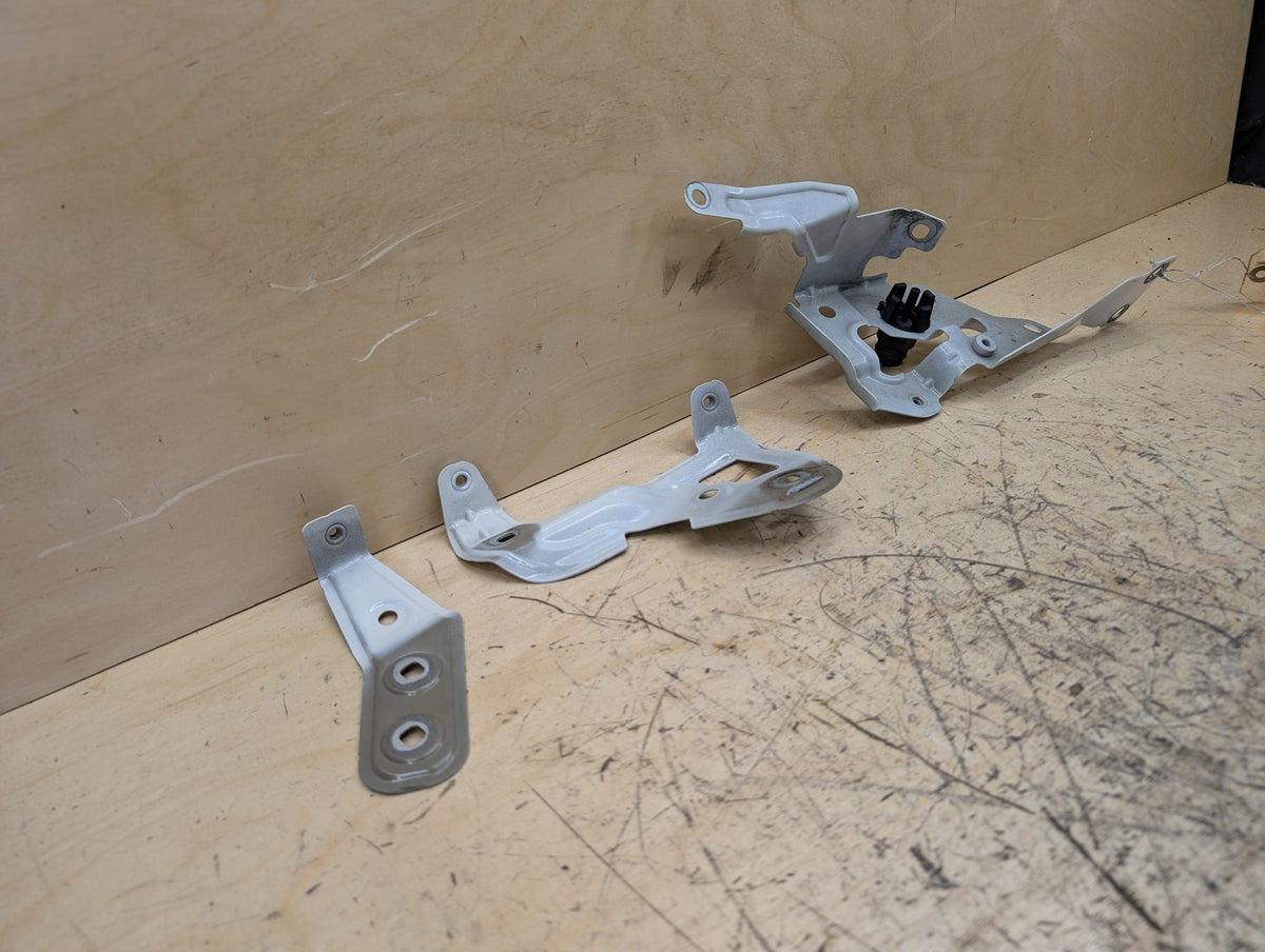 19-25 OEM BMW G20 330 M340 Front Right Passenger Side Fender Holder Bracket SET