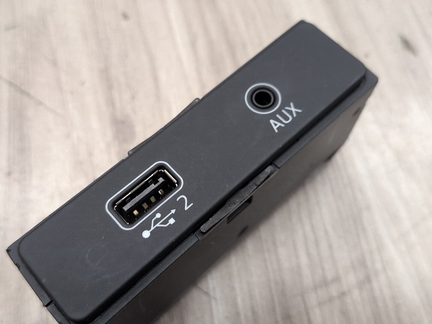 18-24 OEM AUDI A4 A5 Q5 S4 SQ5 Center Console USB Port Aux Jack Port Connection