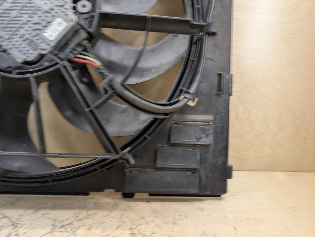 2016-2019 BMW 740i G12 Radiator Fan Shroud Housing w/ Motor 8619626