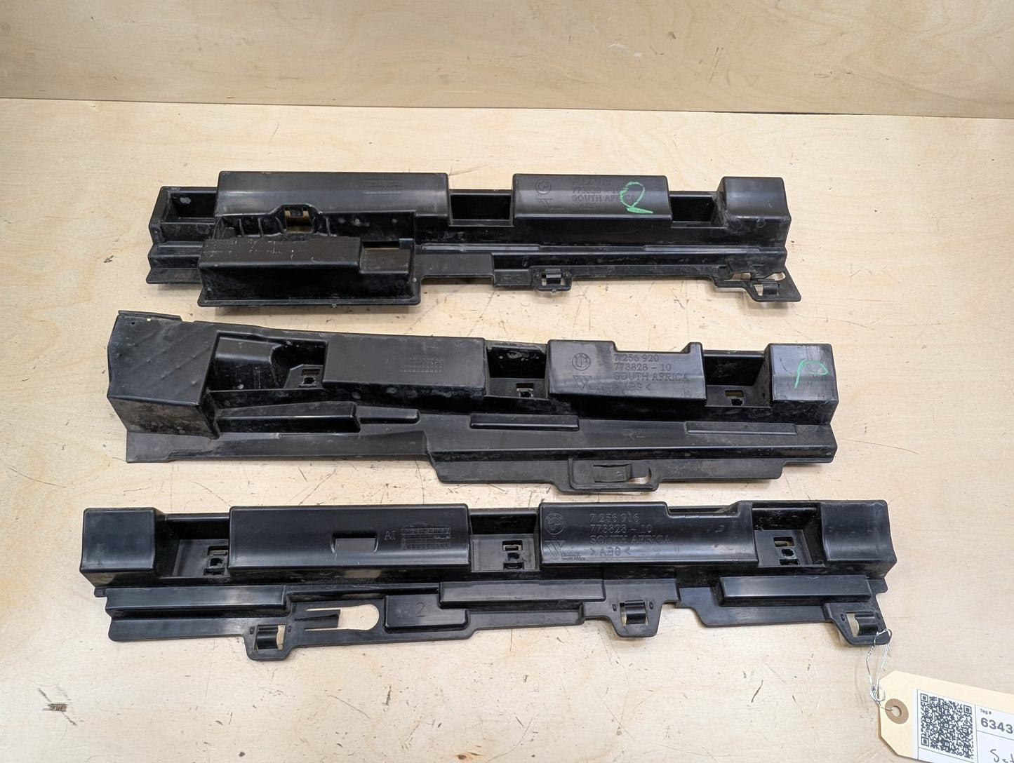 2012-2018 BMW 320i F30 Right Passenger Side Skirt Rocker Panel Brackets SET 7256918
