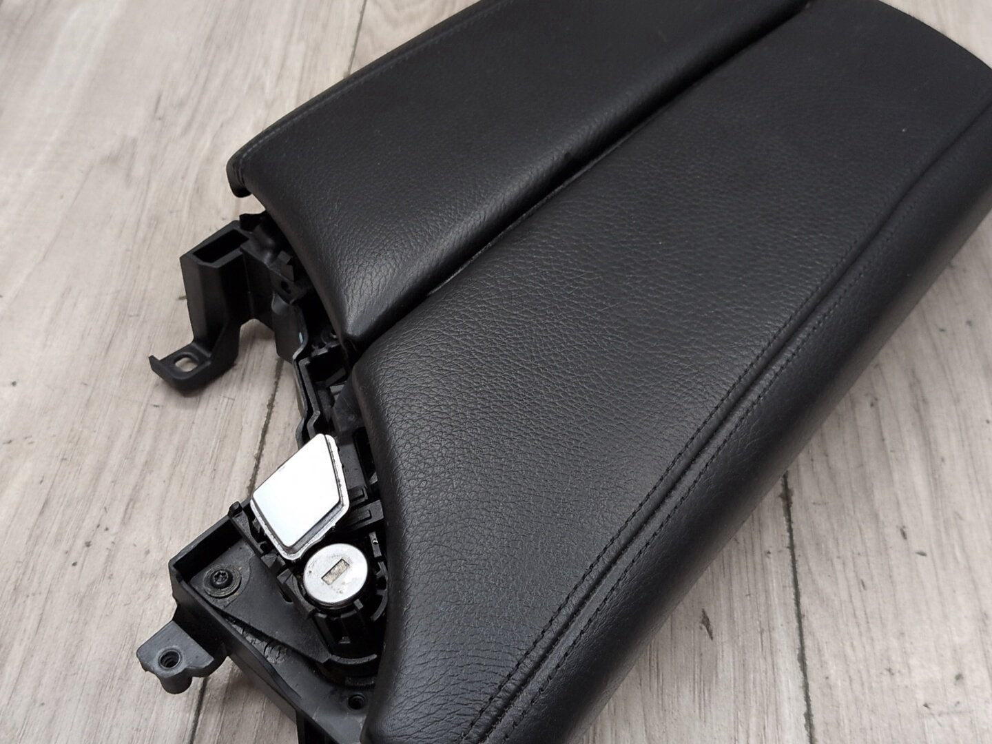 2011-2016 BMW 535i F10 Center Console Armrest Arm Rest 9216865