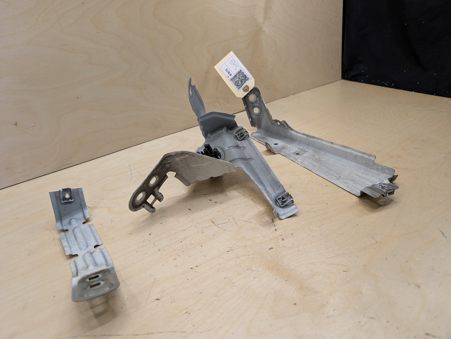 2011-2016 BMW X3 F25 Front Right Passenger Fender Brackets SET 7267328