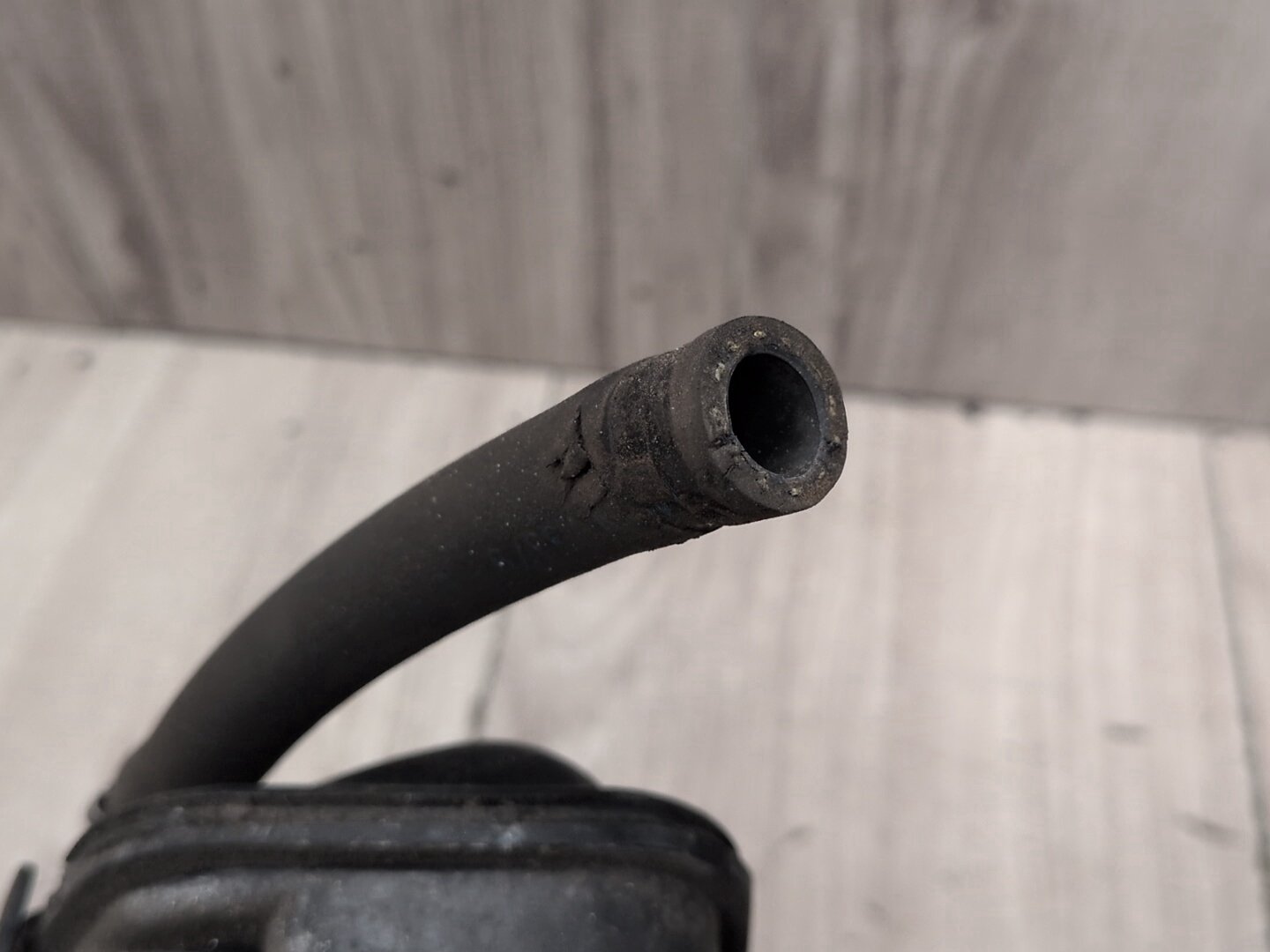 2009-2012 Mercedes-Benz E550 W212 Fuel Vapor Charcoal Canister A2124700359 OEM