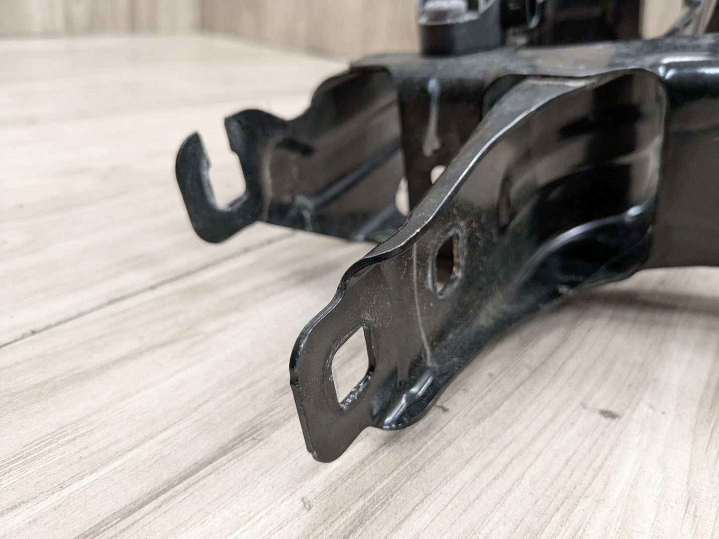 2019 BMW X3 G01 Left Driver Headlight Bracket 7400113