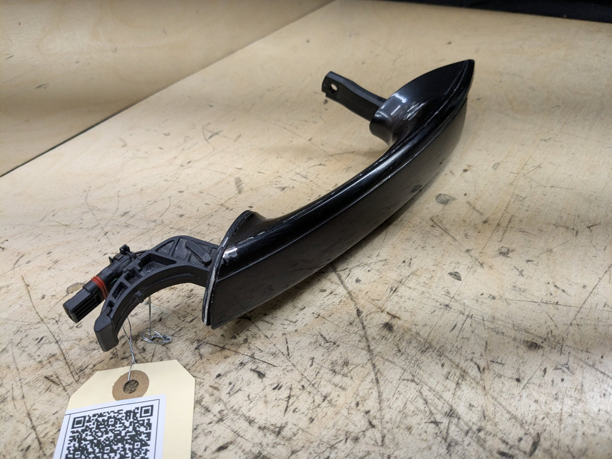 2016-2019 BMW 750i G12 Front Left Driver Exterior Door Handle 7411051 OEM